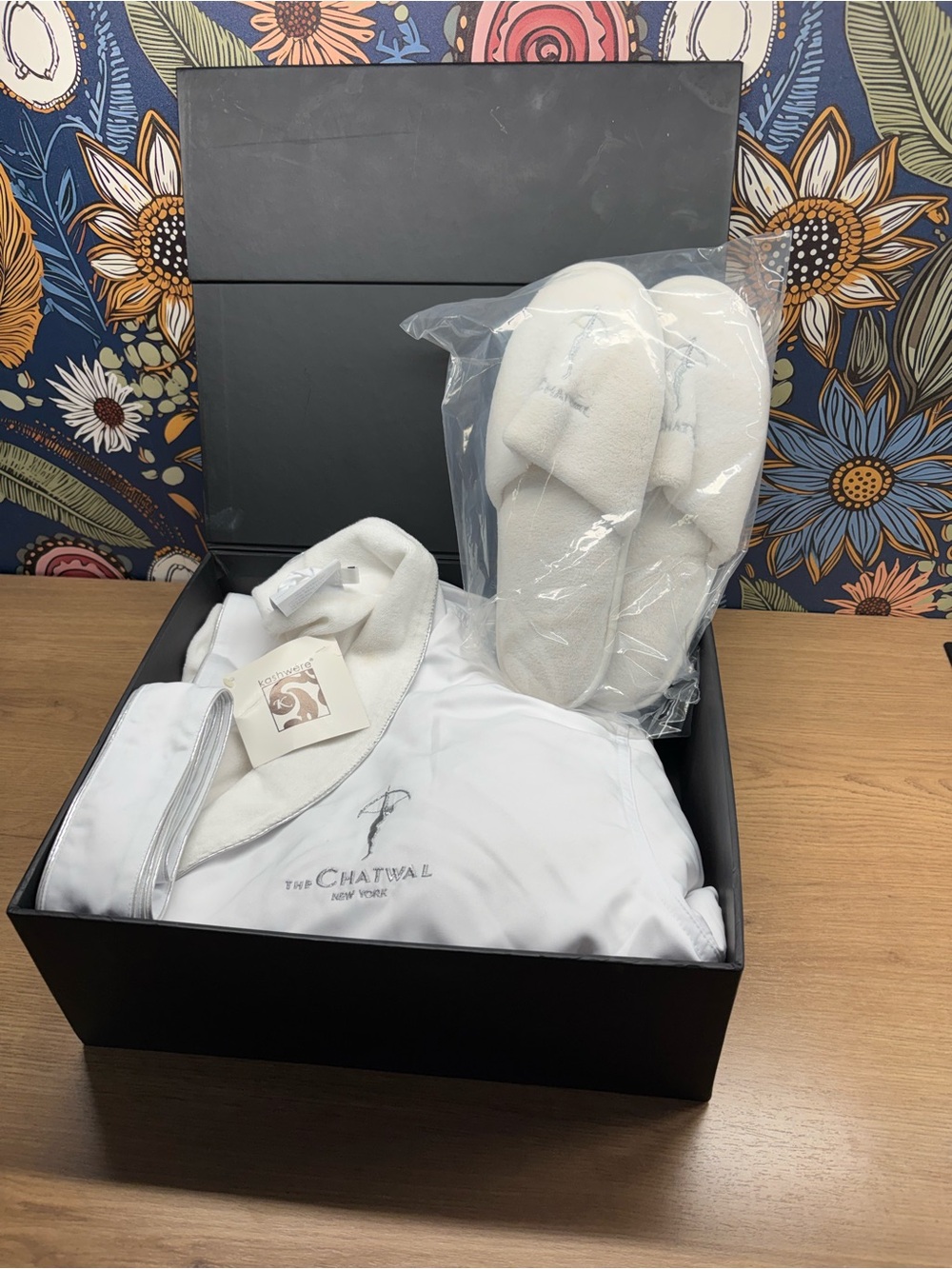 The Chatwal NYC 5-Star Hotel Spa Robe & Slippers Gift Box Set Robe New